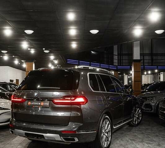 Серый БМВ X7, объемом двигателя 4.39 л и пробегом 53 тыс. км за 63900 $, фото 12 на Automoto.ua