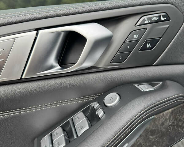 Серый БМВ X7, объемом двигателя 2.99 л и пробегом 140 тыс. км за 63500 $, фото 39 на Automoto.ua