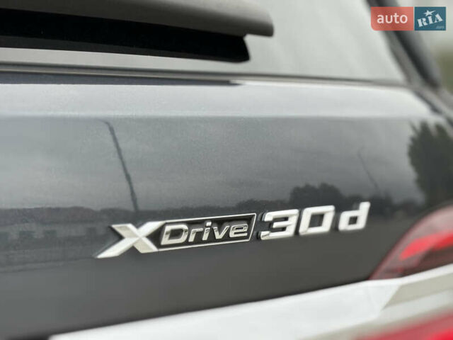 Сірий БМВ X7, об'ємом двигуна 3 л та пробігом 99 тис. км за 76000 $, фото 69 на Automoto.ua