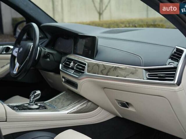 Серый БМВ X7, объемом двигателя 4.39 л и пробегом 118 тыс. км за 69999 $, фото 37 на Automoto.ua