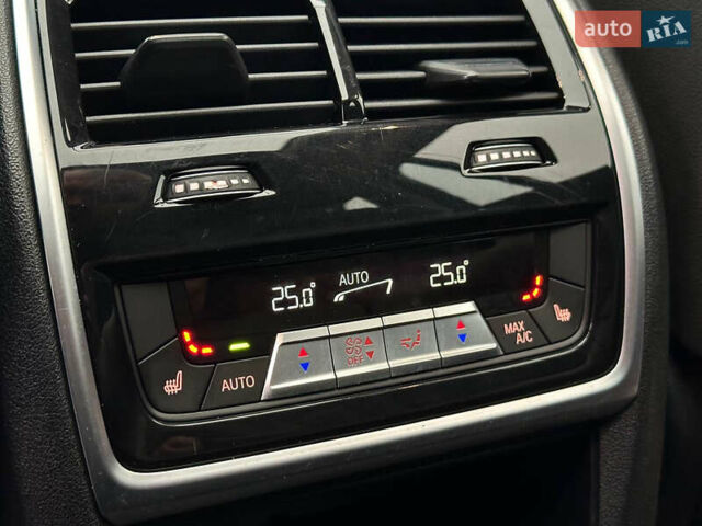 Серый БМВ X7, объемом двигателя 3 л и пробегом 90 тыс. км за 54900 $, фото 58 на Automoto.ua