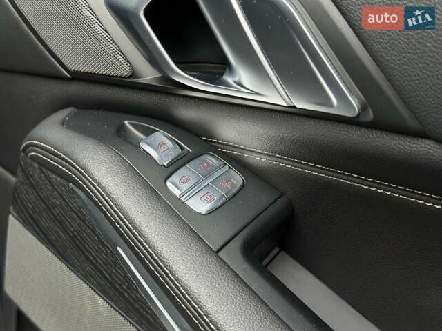 Серый БМВ X7, объемом двигателя 3 л и пробегом 90 тыс. км за 54900 $, фото 46 на Automoto.ua