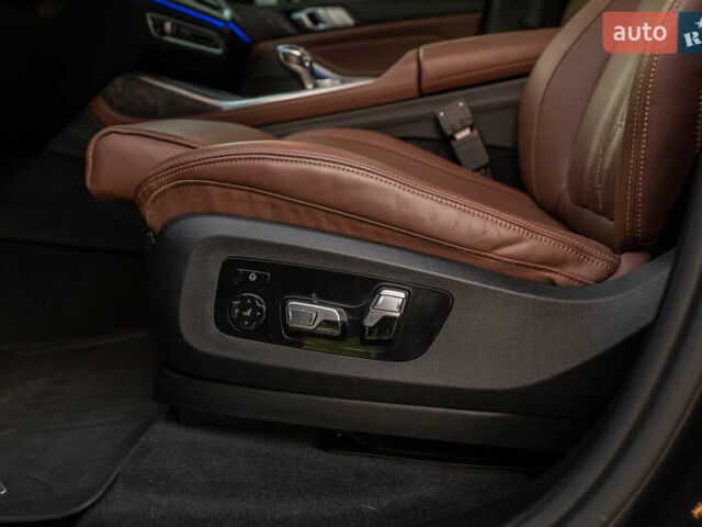 Серый БМВ X7, объемом двигателя 4.4 л и пробегом 78 тыс. км за 67500 $, фото 80 на Automoto.ua