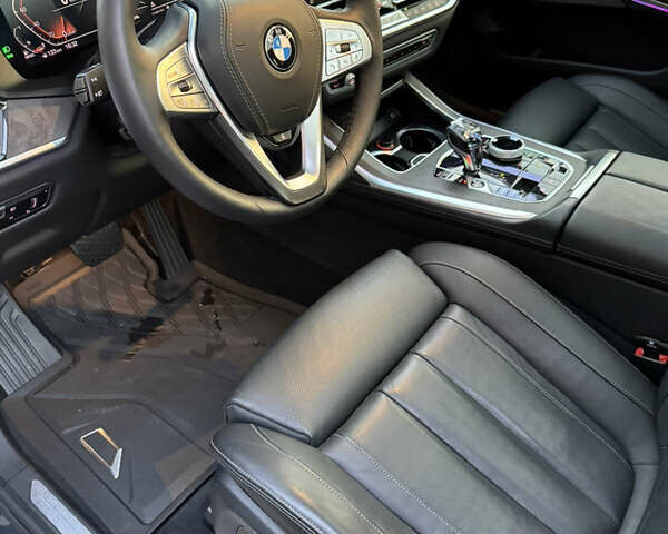 Серый БМВ X7, объемом двигателя 2.99 л и пробегом 140 тыс. км за 64500 $, фото 65 на Automoto.ua