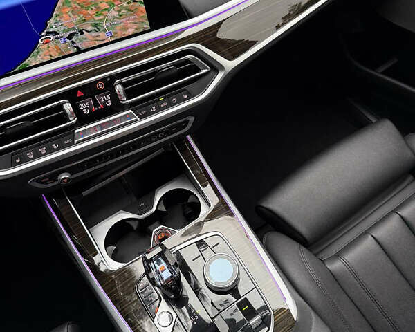 Серый БМВ X7, объемом двигателя 3 л и пробегом 148 тыс. км за 55000 $, фото 120 на Automoto.ua