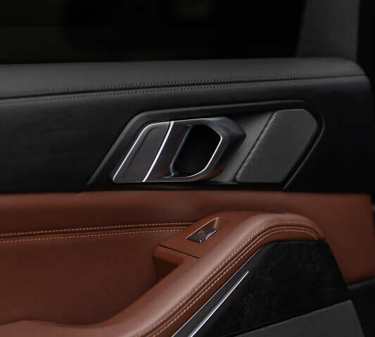 Серый БМВ X7, объемом двигателя 4.4 л и пробегом 78 тыс. км за 67500 $, фото 64 на Automoto.ua