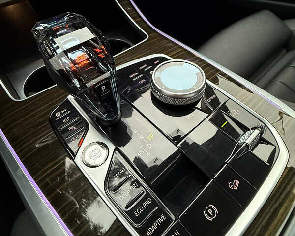 Серый БМВ X7, объемом двигателя 3 л и пробегом 148 тыс. км за 55000 $, фото 119 на Automoto.ua