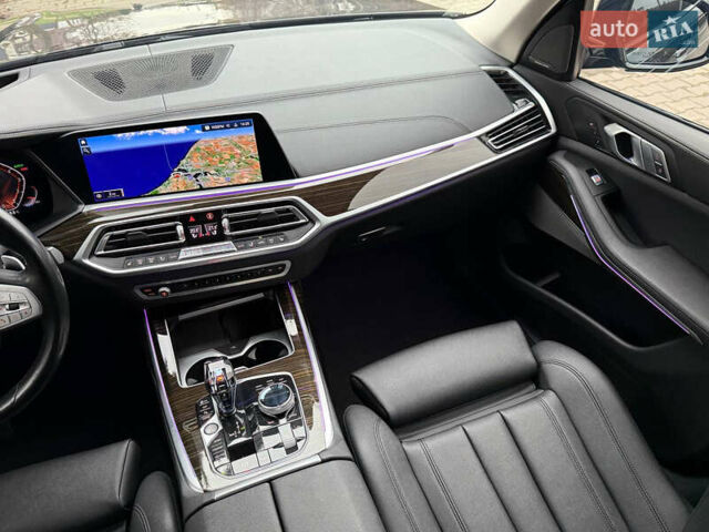 Серый БМВ X7, объемом двигателя 3 л и пробегом 148 тыс. км за 55000 $, фото 7 на Automoto.ua