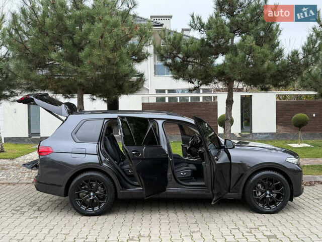 Серый БМВ X7, объемом двигателя 3 л и пробегом 148 тыс. км за 55000 $, фото 4 на Automoto.ua