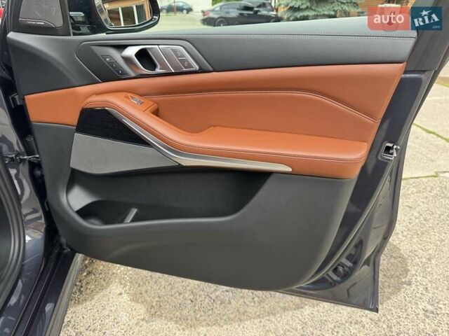Серый БМВ X7, объемом двигателя 2.99 л и пробегом 95 тыс. км за 77000 $, фото 36 на Automoto.ua
