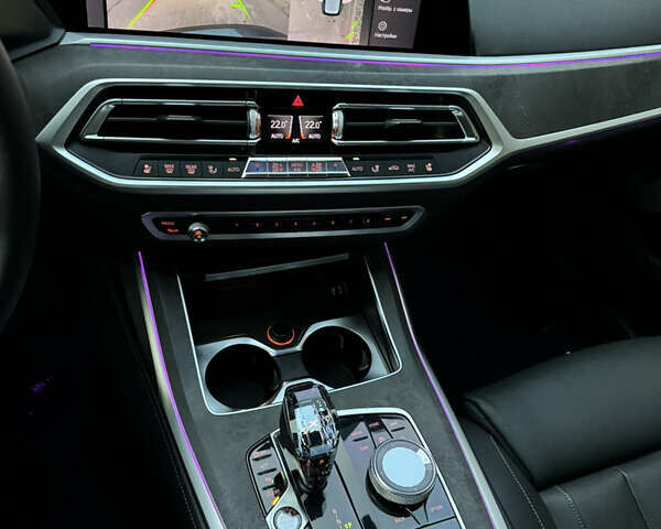 Серый БМВ X7, объемом двигателя 2.99 л и пробегом 140 тыс. км за 64500 $, фото 33 на Automoto.ua