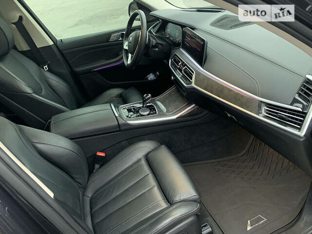 Серый БМВ X7, объемом двигателя 3 л и пробегом 78 тыс. км за 67900 $, фото 36 на Automoto.ua