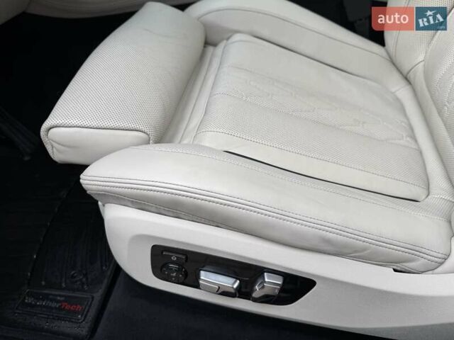 Серый БМВ X7, объемом двигателя 3 л и пробегом 259 тыс. км за 57500 $, фото 2 на Automoto.ua