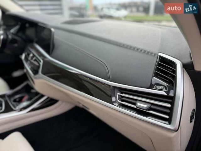 Серый БМВ X7, объемом двигателя 3 л и пробегом 259 тыс. км за 57500 $, фото 17 на Automoto.ua