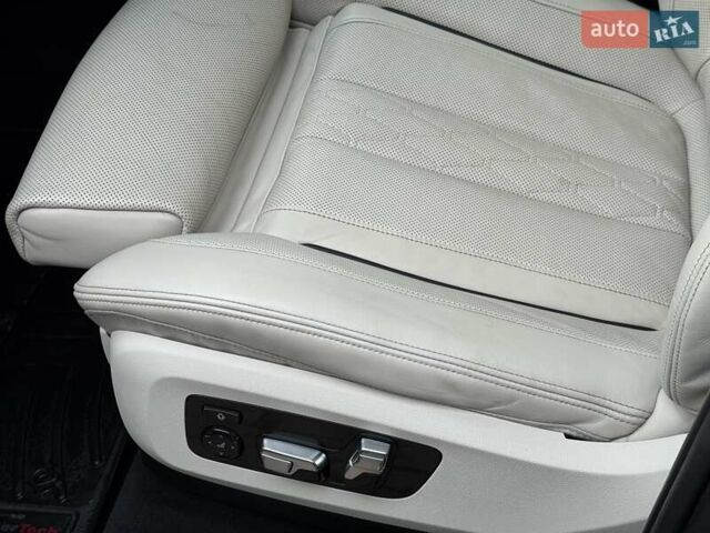 Серый БМВ X7, объемом двигателя 3 л и пробегом 259 тыс. км за 57500 $, фото 15 на Automoto.ua