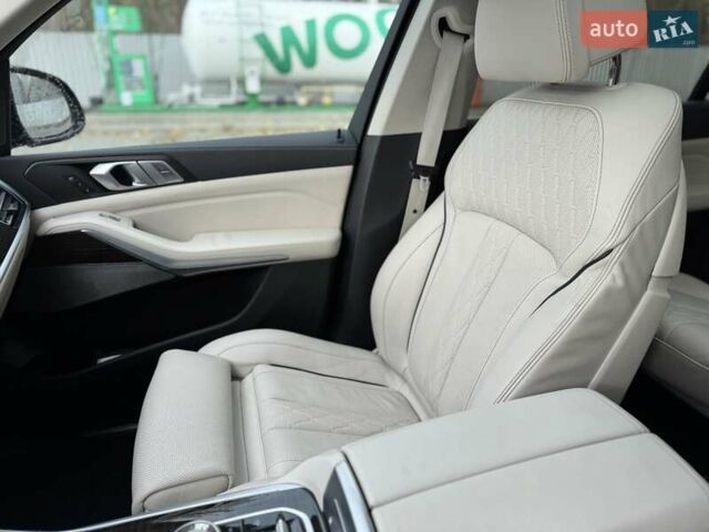 Серый БМВ X7, объемом двигателя 3 л и пробегом 259 тыс. км за 57500 $, фото 34 на Automoto.ua