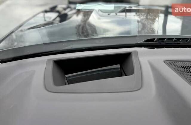 Серый БМВ X7, объемом двигателя 3 л и пробегом 75 тыс. км за 59000 $, фото 90 на Automoto.ua