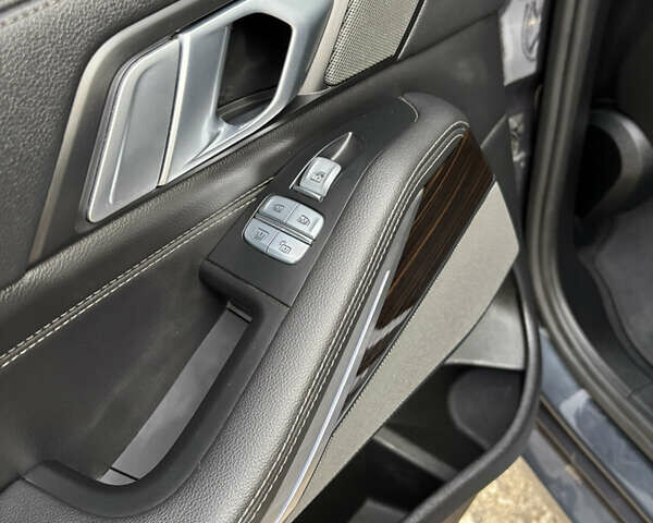 Сірий БМВ X7, об'ємом двигуна 3 л та пробігом 131 тис. км за 60700 $, фото 24 на Automoto.ua