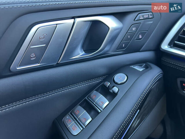 Серый БМВ X7, объемом двигателя 2.99 л и пробегом 109 тыс. км за 79500 $, фото 31 на Automoto.ua