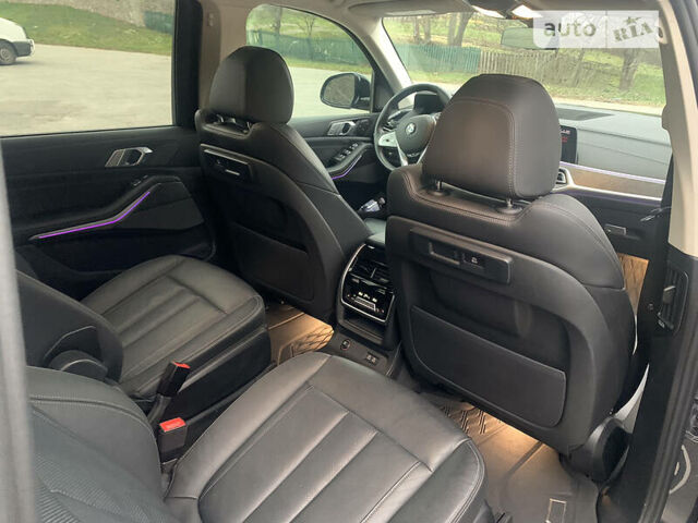 Серый БМВ X7, объемом двигателя 3 л и пробегом 78 тыс. км за 67900 $, фото 41 на Automoto.ua