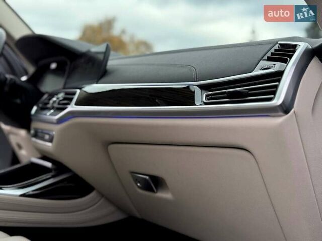 Серый БМВ X7, объемом двигателя 3 л и пробегом 75 тыс. км за 59000 $, фото 107 на Automoto.ua