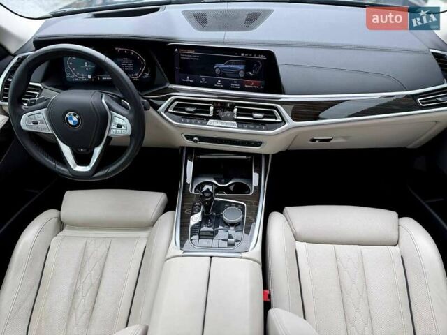 Серый БМВ X7, объемом двигателя 3 л и пробегом 75 тыс. км за 59000 $, фото 113 на Automoto.ua