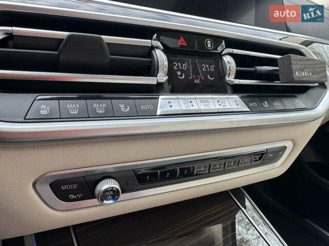 Серый БМВ X7, объемом двигателя 3 л и пробегом 259 тыс. км за 57500 $, фото 25 на Automoto.ua