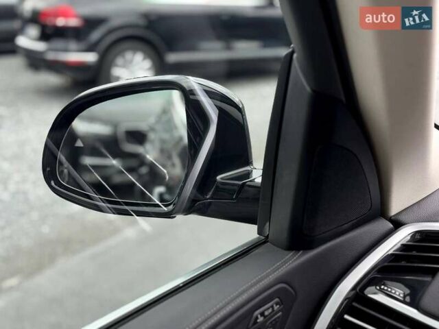 Серый БМВ X7, объемом двигателя 3 л и пробегом 75 тыс. км за 59000 $, фото 89 на Automoto.ua