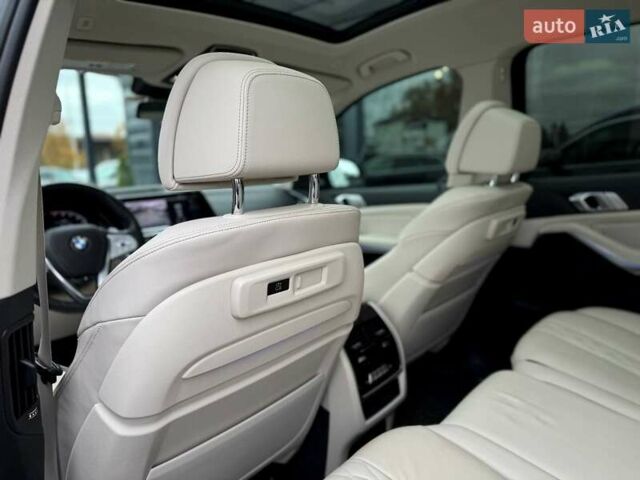 Серый БМВ X7, объемом двигателя 3 л и пробегом 75 тыс. км за 59000 $, фото 100 на Automoto.ua