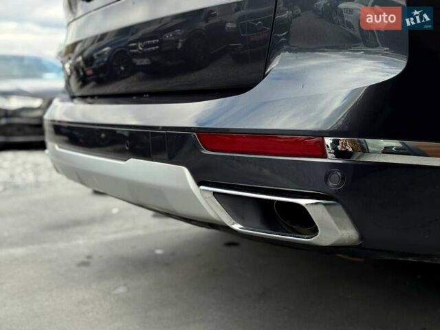Серый БМВ X7, объемом двигателя 3 л и пробегом 75 тыс. км за 59000 $, фото 47 на Automoto.ua