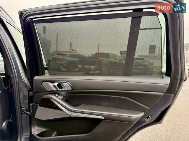 Сірий БМВ X7, об'ємом двигуна 3 л та пробігом 86 тис. км за 41800 $, фото 25 на Automoto.ua