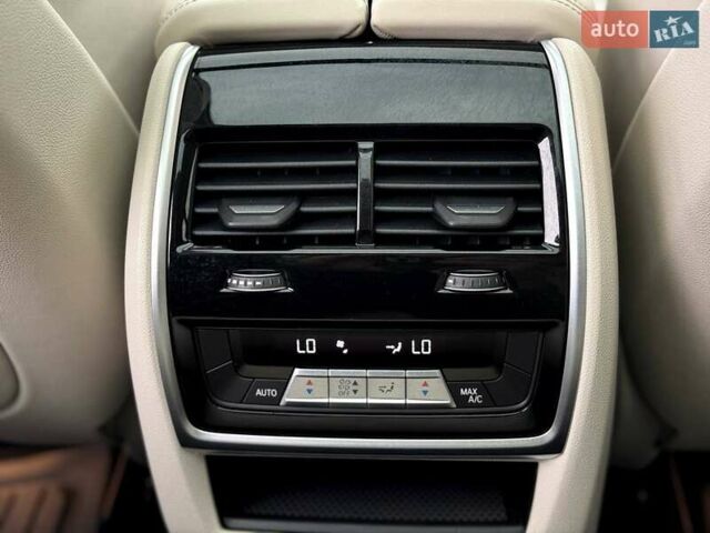 Серый БМВ X7, объемом двигателя 3 л и пробегом 75 тыс. км за 59000 $, фото 102 на Automoto.ua