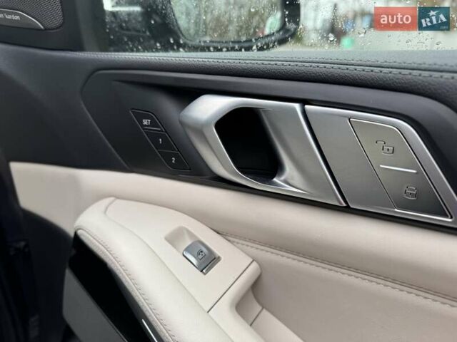 Серый БМВ X7, объемом двигателя 3 л и пробегом 259 тыс. км за 57500 $, фото 48 на Automoto.ua