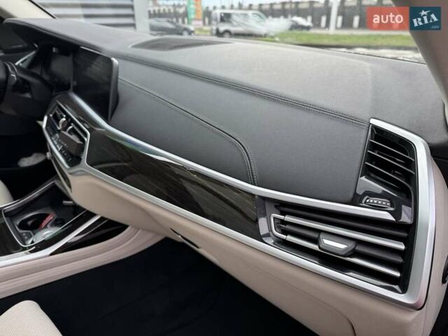 Серый БМВ X7, объемом двигателя 3 л и пробегом 259 тыс. км за 57500 $, фото 14 на Automoto.ua