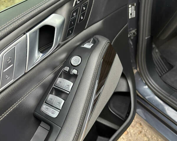 Сірий БМВ X7, об'ємом двигуна 3 л та пробігом 131 тис. км за 60700 $, фото 20 на Automoto.ua