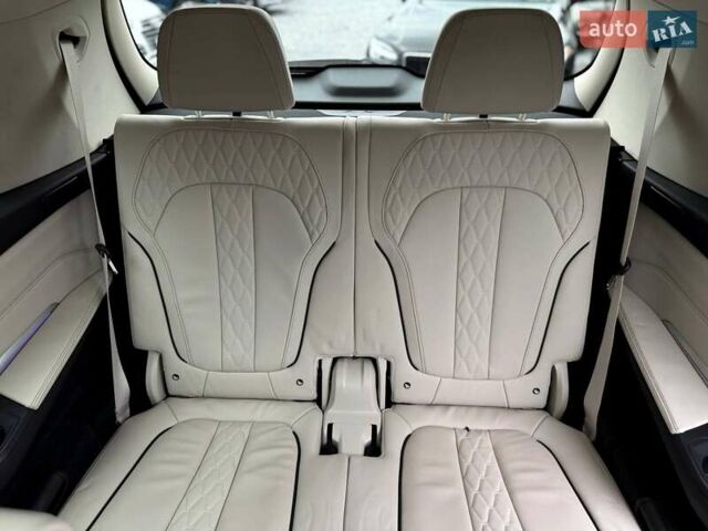 Серый БМВ X7, объемом двигателя 3 л и пробегом 75 тыс. км за 59000 $, фото 13 на Automoto.ua