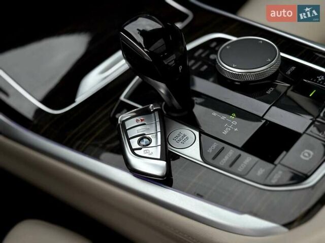 Серый БМВ X7, объемом двигателя 3 л и пробегом 75 тыс. км за 59000 $, фото 29 на Automoto.ua