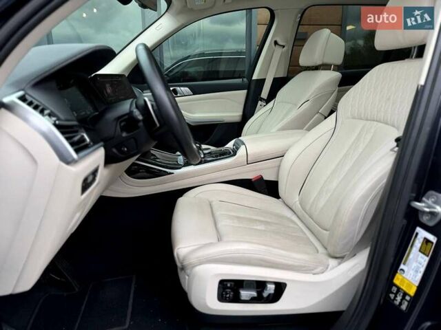 Серый БМВ X7, объемом двигателя 3 л и пробегом 75 тыс. км за 59000 $, фото 63 на Automoto.ua