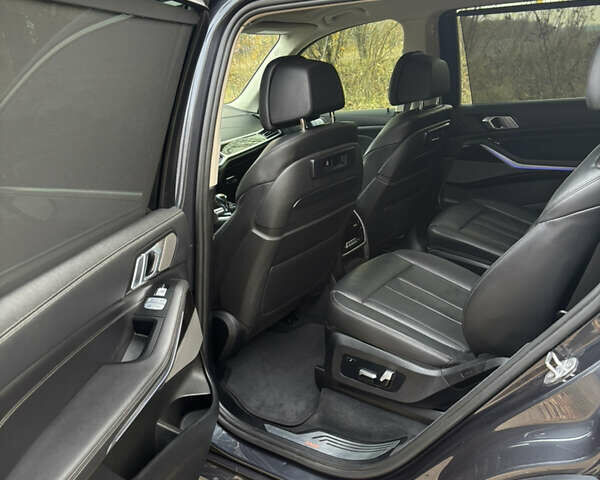 Сірий БМВ X7, об'ємом двигуна 3 л та пробігом 131 тис. км за 60700 $, фото 25 на Automoto.ua