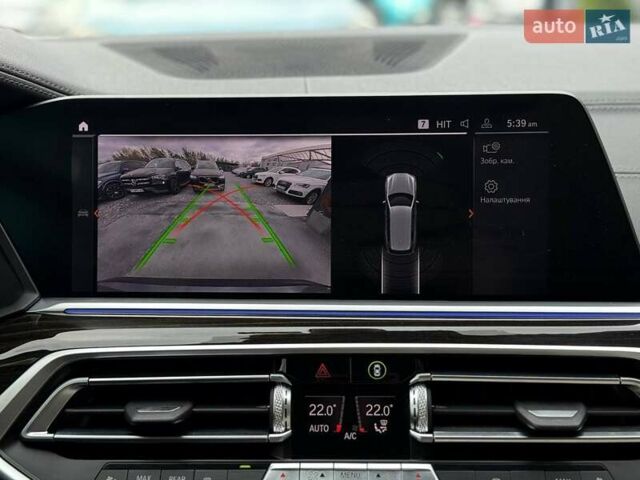 Серый БМВ X7, объемом двигателя 3 л и пробегом 75 тыс. км за 59000 $, фото 78 на Automoto.ua