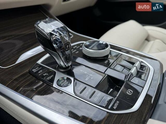 Серый БМВ X7, объемом двигателя 3 л и пробегом 259 тыс. км за 57500 $, фото 35 на Automoto.ua