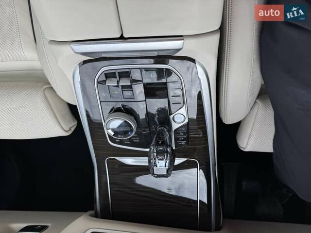Серый БМВ X7, объемом двигателя 3 л и пробегом 259 тыс. км за 57500 $, фото 24 на Automoto.ua