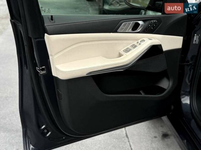 Серый БМВ X7, объемом двигателя 3 л и пробегом 75 тыс. км за 59000 $, фото 60 на Automoto.ua