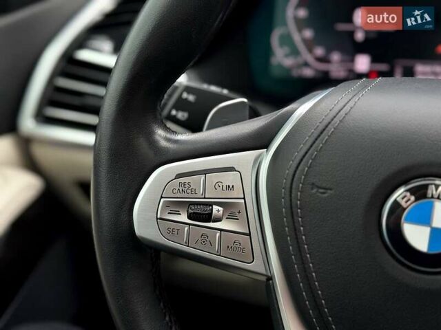 Серый БМВ X7, объемом двигателя 3 л и пробегом 75 тыс. км за 59000 $, фото 70 на Automoto.ua