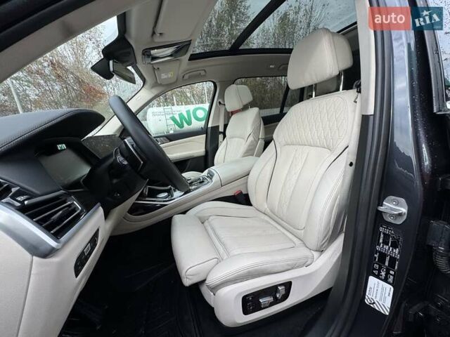 Серый БМВ X7, объемом двигателя 3 л и пробегом 259 тыс. км за 57500 $, фото 3 на Automoto.ua