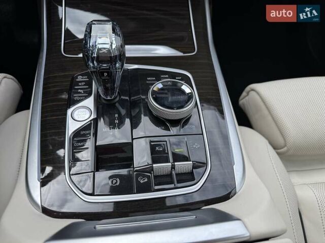 Серый БМВ X7, объемом двигателя 3 л и пробегом 259 тыс. км за 57500 $, фото 23 на Automoto.ua