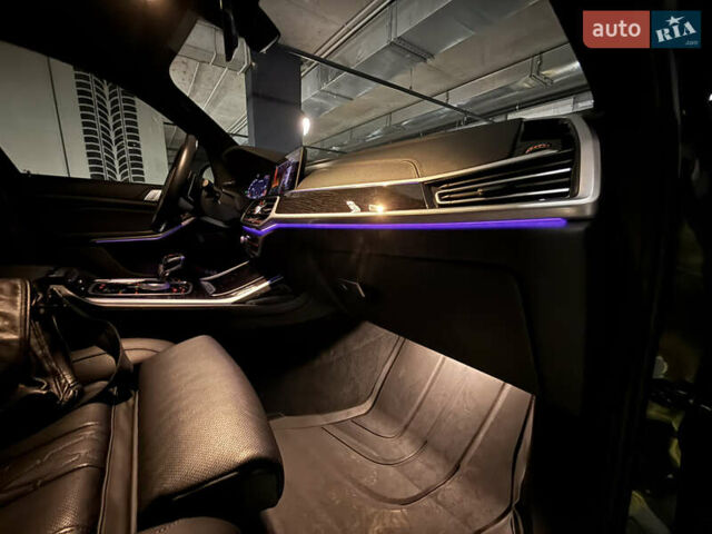 Серый БМВ X7, объемом двигателя 2.99 л и пробегом 118 тыс. км за 80500 $, фото 3 на Automoto.ua