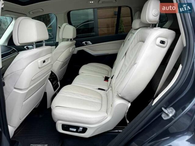 Серый БМВ X7, объемом двигателя 3 л и пробегом 75 тыс. км за 59000 $, фото 97 на Automoto.ua
