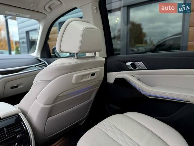 Серый БМВ X7, объемом двигателя 3 л и пробегом 75 тыс. км за 59000 $, фото 104 на Automoto.ua