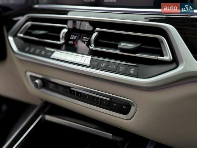 Серый БМВ X7, объемом двигателя 3 л и пробегом 75 тыс. км за 59000 $, фото 109 на Automoto.ua